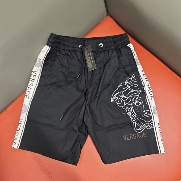 ブランドハーフパンツ正面デザイン